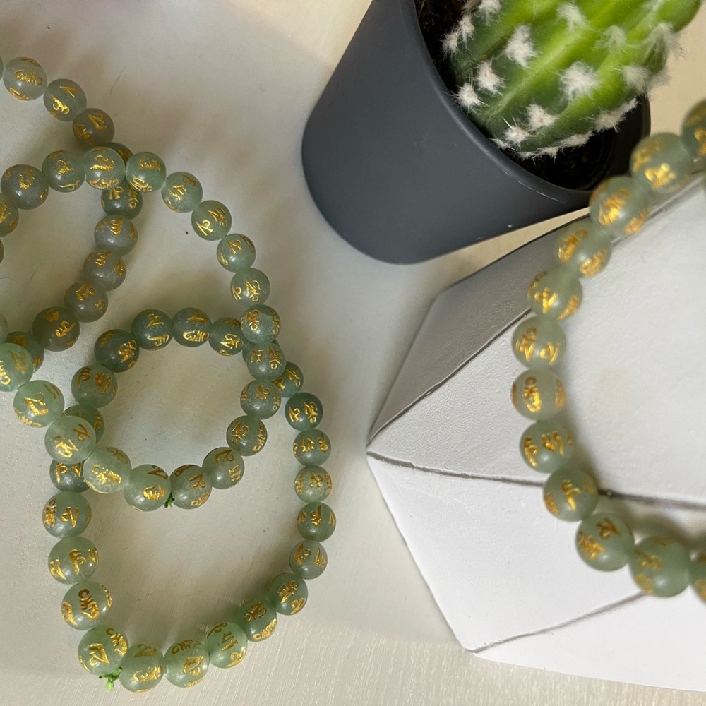 Elegant Green and Gold Beaded Bracelet